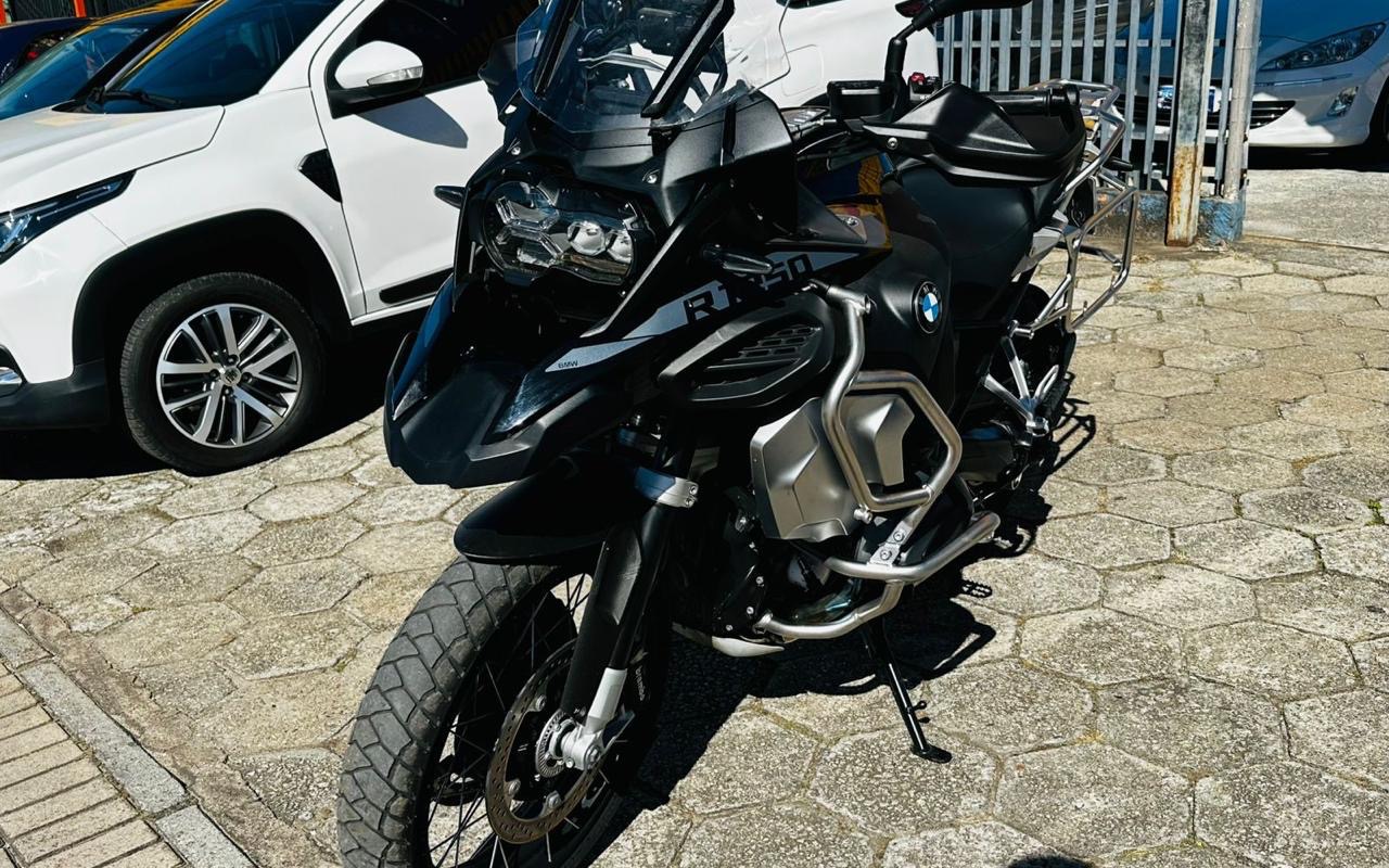 BMW R 1250 GS Adventure Premium Triple Black  na cor Preto em Pinhais / PR - 2329119