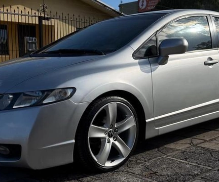 Honda Civic 2010 Prata — foto 1 de 3