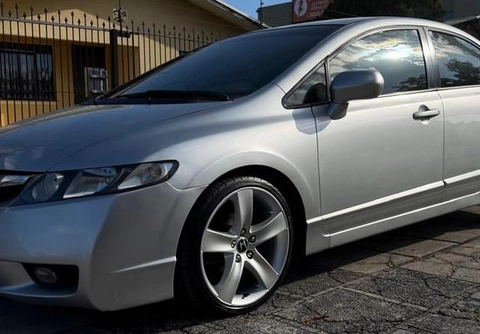 Honda Civic 2010 Prata — foto 1 de 3