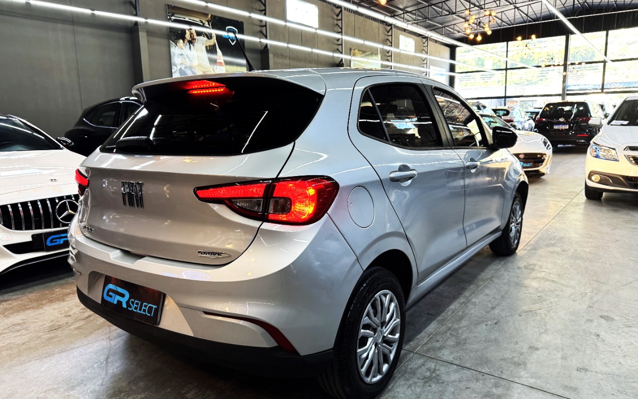 imagem-https://www.socarrao.com.br/sc-vehicle-images-prod/2344669/1782844537893-SU1HXzYyNjEuSlBH.JPG