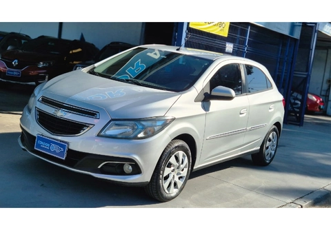 Chevrolet Onix 2013 Prata — foto 1 de 3