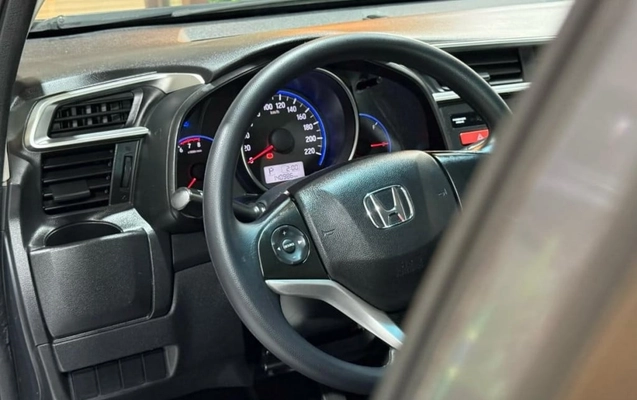 imagem-https://www.socarrao.com.br/sc-vehicle-images-prod/2345071/1784640236711-vehicle_image_1782571582_56de52a7137187dde3d1b59cb1432f8f.jpeg