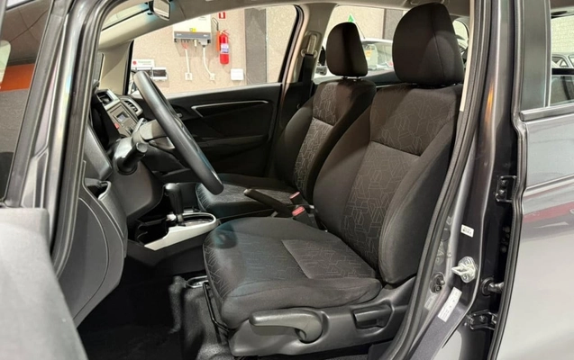 imagem-https://www.socarrao.com.br/sc-vehicle-images-prod/2345071/1784640236714-vehicle_image_1782571587_74b9337976953d5913402abcef081d1d.jpeg