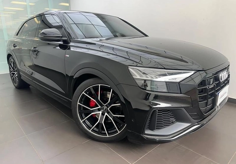 Audi Q8 2023 Preto — foto 1 de 3