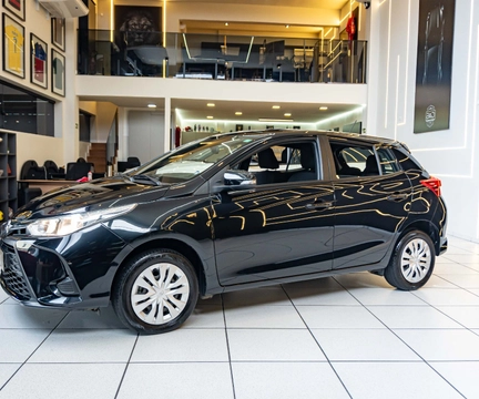 Toyota Yaris 2025 Preto — foto 1 de 3