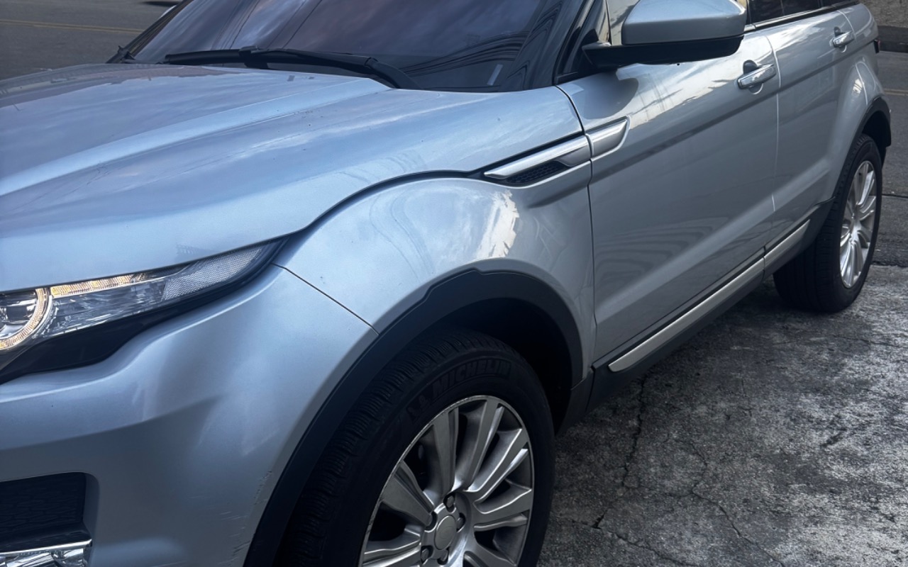 Land Rover Range Rover Evoque Prestige 2.0 Aut. 5p 2015 Prata — foto 1 de 3