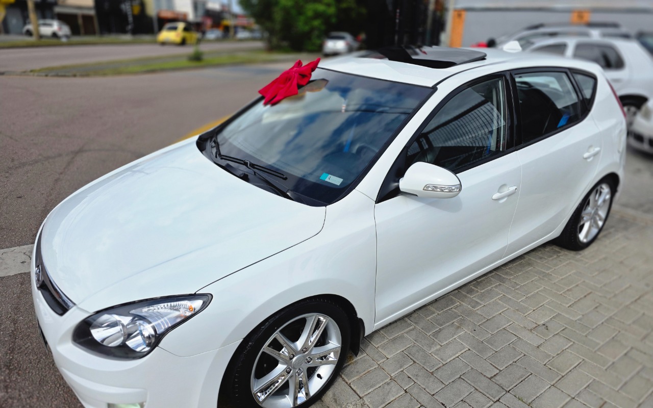 Hyundai i30 2.0 16V 145cv 5p Aut. na cor Branco em Curitiba / PR - 2354100