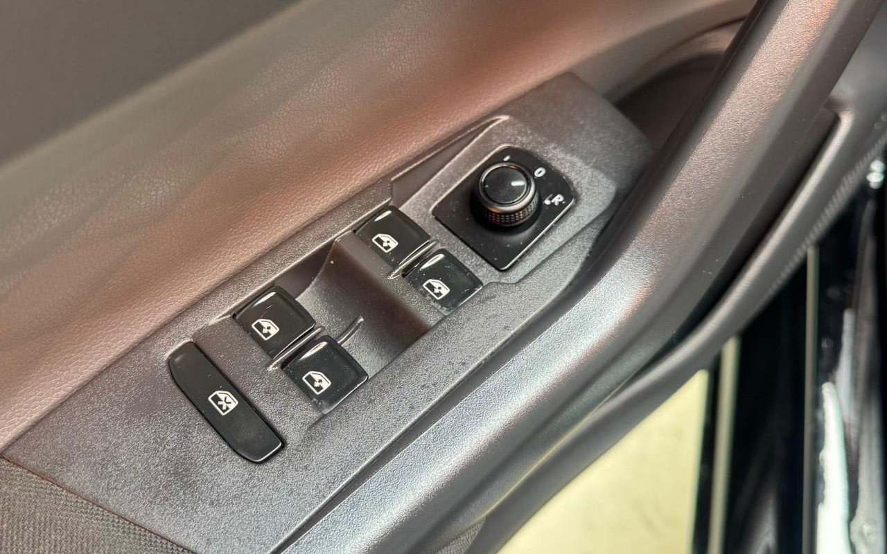 imagem-https://www.socarrao.com.br/sc-vehicle-images-prod/2363344/1782741162633-V2hhdHNBcHAgSW1hZ2UgMjAyNi0wNi0yNyBhdCAxMi4wNC4yMiAoMykuanBlZw.jpeg