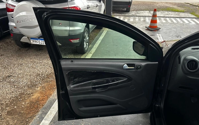 imagem-https://www.socarrao.com.br/sc-vehicle-images-prod/2363946/1786037510468-XoqCNDcIEQ3UlSBnVp6NtgotQRMBbE6W.jpg