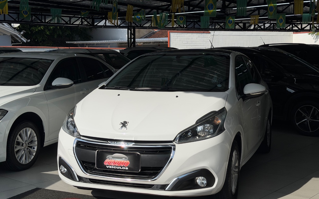 Peugeot 208 2017 Branco — foto 1 de 3