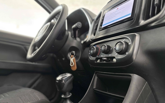 imagem-https://www.socarrao.com.br/sc-vehicle-images-prod/2364128/1782744029156-1_030417.jpg