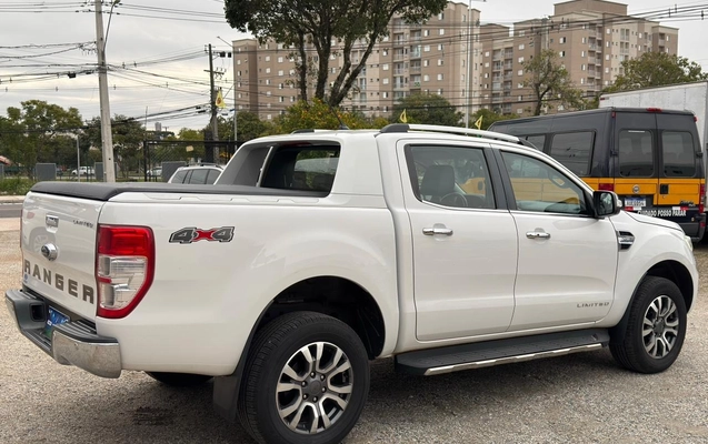imagem-https://www.socarrao.com.br/sc-vehicle-images-prod/2364346/1789522332928-727a4c5c-8d87-440e-880d-8ee0cc850119.jpg