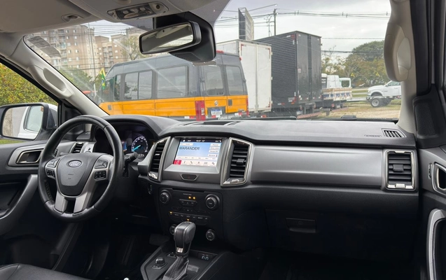 imagem-https://www.socarrao.com.br/sc-vehicle-images-prod/2364346/1789522332932-8e3fb3d4-9378-45f0-a391-4614f59f93fc.jpg