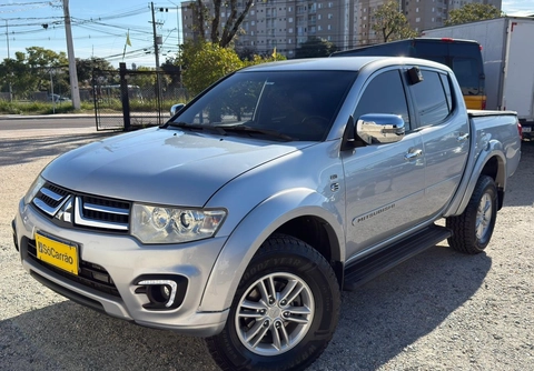 Mitsubishi L200 2017 Prata — foto 1 de 3