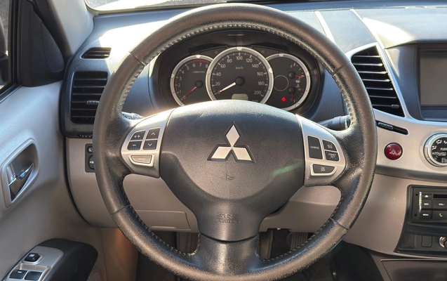 imagem-https://www.socarrao.com.br/sc-vehicle-images-prod/2364578/1782746027598-fef03d11-ddda-41fe-b8b2-4e4355d950ab.jpg