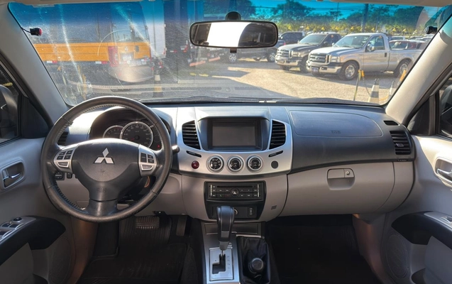 imagem-https://www.socarrao.com.br/sc-vehicle-images-prod/2364578/1782746027599-6f561456-150b-4c52-81f7-36861e5562fd.jpg