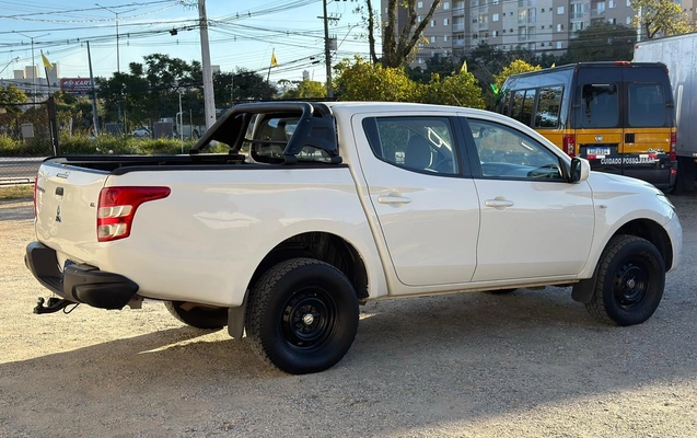 imagem-https://www.socarrao.com.br/sc-vehicle-images-prod/2364688/1789696205688-ffa89a25-1065-422d-a255-611d40e475ab.jpg
