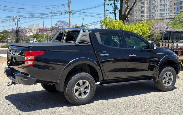 imagem-https://www.socarrao.com.br/sc-vehicle-images-prod/2365464/1787781243366-40ef17ad-16cd-46de-b52b-fbe37b5a21b9.jpg