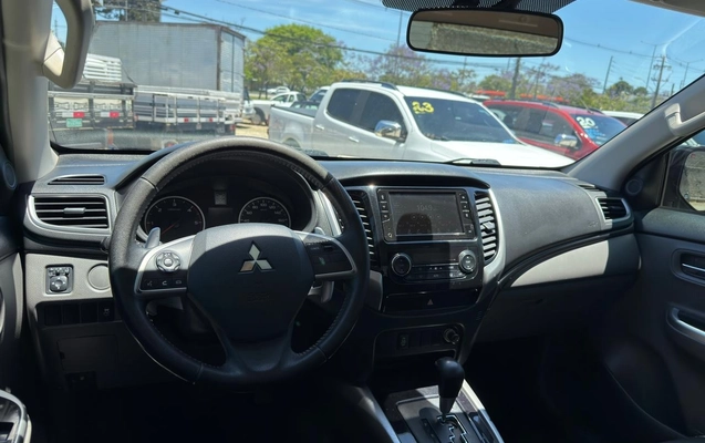 imagem-https://www.socarrao.com.br/sc-vehicle-images-prod/2365464/1787781243372-3ca57095-64a9-4c49-a626-e3e5e05fe2a7.jpg