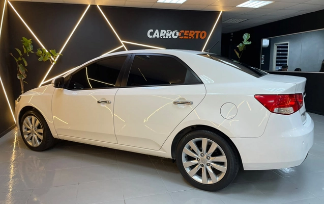 imagem-https://www.socarrao.com.br/sc-vehicle-images-prod/2366378/1782762400968-K8YGwTLw3px3dHMKl93h1RGObqD0E2Yp.jpg