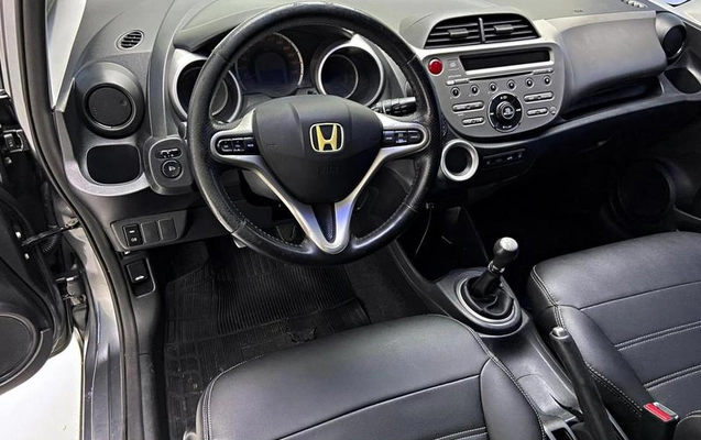 imagem-https://www.socarrao.com.br/sc-vehicle-images-prod/2366531/1789498383390-8220137_3_B_a825e4ecce.jpeg