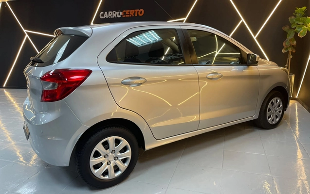 imagem-https://www.socarrao.com.br/sc-vehicle-images-prod/2366829/1782766016898-1N8jnaLoHUdBAB0eYJt5TdA6syanfYXV.jpg