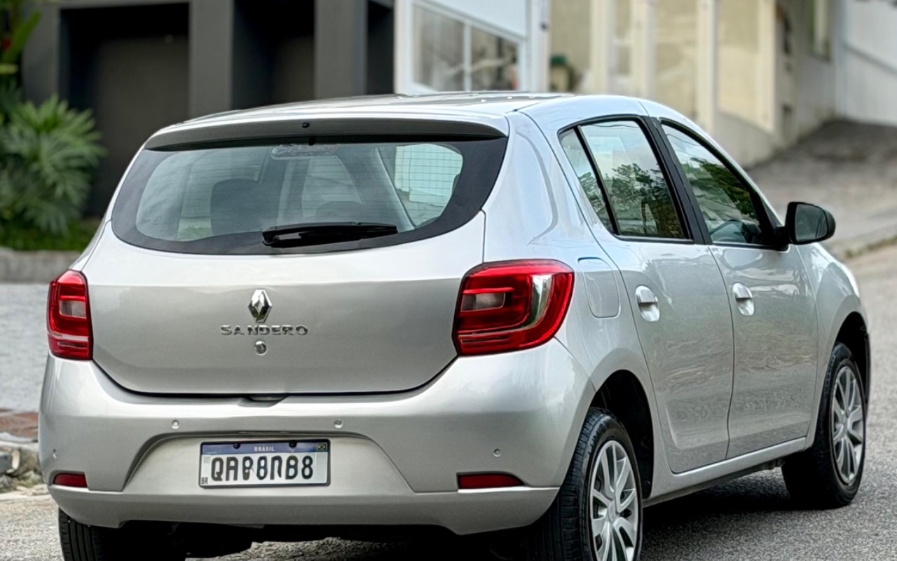 imagem-https://www.socarrao.com.br/sc-vehicle-images-prod/2367156/1782770969908-ZDRiN2IxYWQtZGYzYy00YmQ0LTllNDEtZWNkOTIwNmQwNjZiLmpwZWc.jpeg