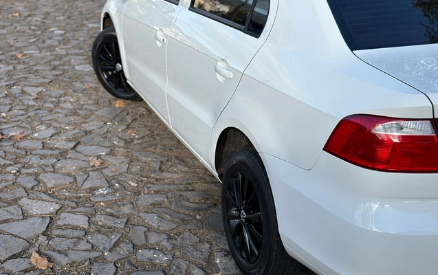 imagem-https://www.socarrao.com.br/sc-vehicle-images-prod/2375082/1782821591527-563363cb-fbba-4e35-8819-874af435ffc8.jpg
