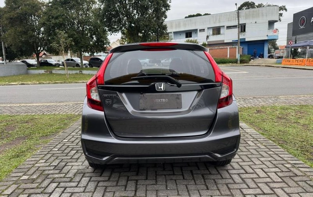 imagem-https://www.socarrao.com.br/sc-vehicle-images-prod/2375333/1790860777579-8192927_5_B_95a95bd3c0.jpeg