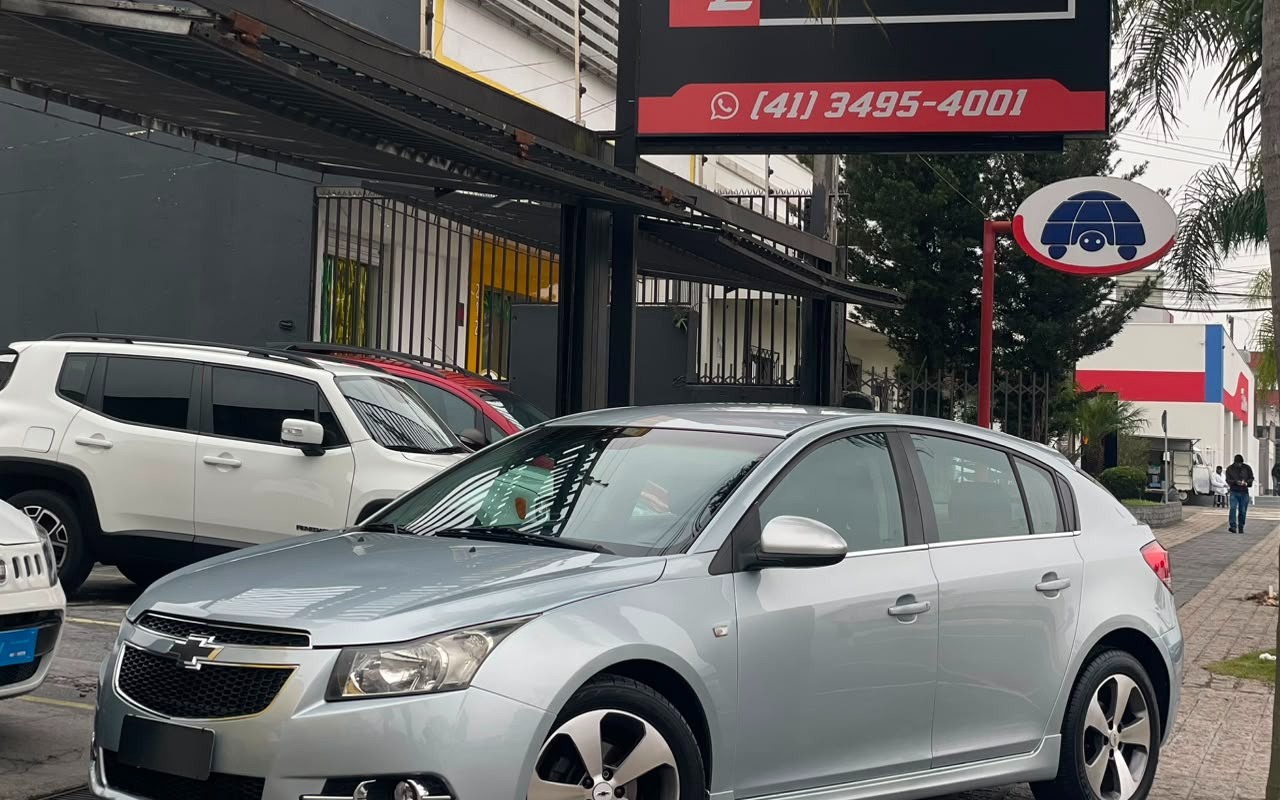 Chevrolet Cruze HB Sport LT 1.8 16V FlexP. 5p Mec na cor Prata em Pinhais / PR - 2376707
