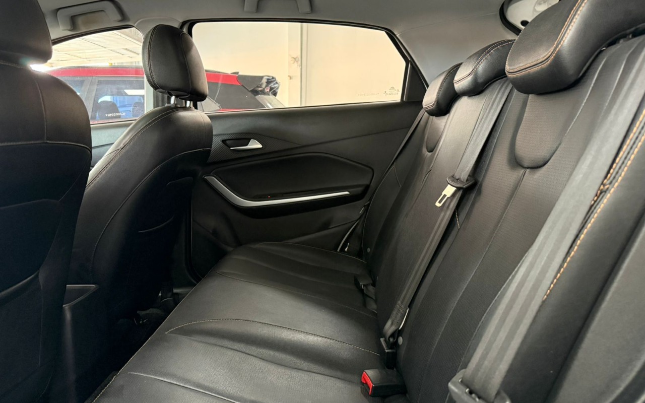 imagem-https://www.socarrao.com.br/sc-vehicle-images-prod/2376901/1782828200800-V2hhdHNBcHAgSW1hZ2UgMjAyNi0wMy0yNyBhdCAwOS4zOC4zMCAoMSkuanBlZw.jpeg