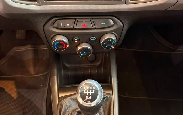 imagem-https://www.socarrao.com.br/sc-vehicle-images-prod/2381177/1782844830441-e166cd19-54f3-4eef-829a-eacb7e166657.jpg