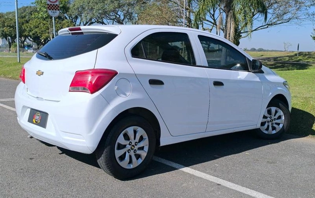 imagem-https://www.socarrao.com.br/sc-vehicle-images-prod/2382772/1784380384027-8213030_5_B_a33265a174.jpeg