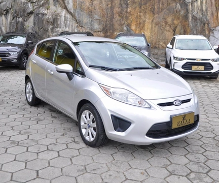 Ford Fiesta SE 1.6 16V Flex 5p 2013 Prata — foto 1 de 3