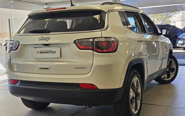 imagem-https://www.socarrao.com.br/sc-vehicle-images-prod/2395397/1792694308145-8236728_12_B_7ea8c8e842.jpeg