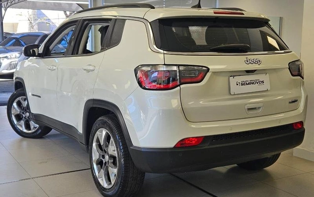 imagem-https://www.socarrao.com.br/sc-vehicle-images-prod/2395397/1792694308146-8236728_12_B_2f28334508.jpeg