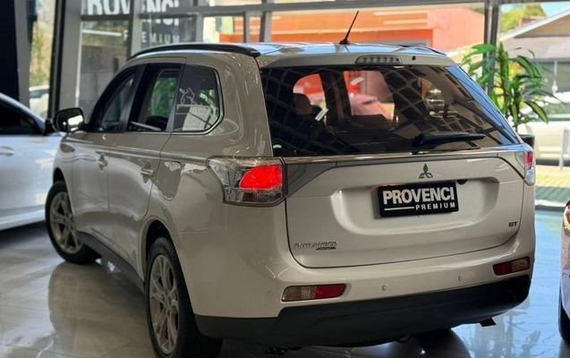 imagem-https://www.socarrao.com.br/sc-vehicle-images-prod/2395414/1788378555118-8105318_1_B_92f3c4ee5a.jpeg