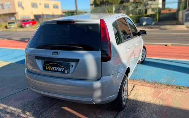 imagem-https://www.socarrao.com.br/sc-vehicle-images-prod/2396093/1786472377189-NyvmyfloJCZYL4R4A5GEc1oBaumQxA4X.jpg