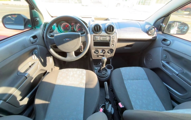 imagem-https://www.socarrao.com.br/sc-vehicle-images-prod/2396093/1786472377199-8Zh4Y4c4XL4V9SdZVM6JDVlHKWHcJMFo.jpg