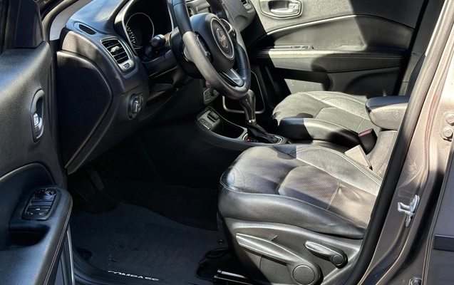 imagem-https://www.socarrao.com.br/sc-vehicle-images-prod/2396332/1783016251368-MDE1ODc0NzctOGIxZS00YjEwLTg0MzQtNTdlYmMwYjBhNzk2LmpwZw.jpg