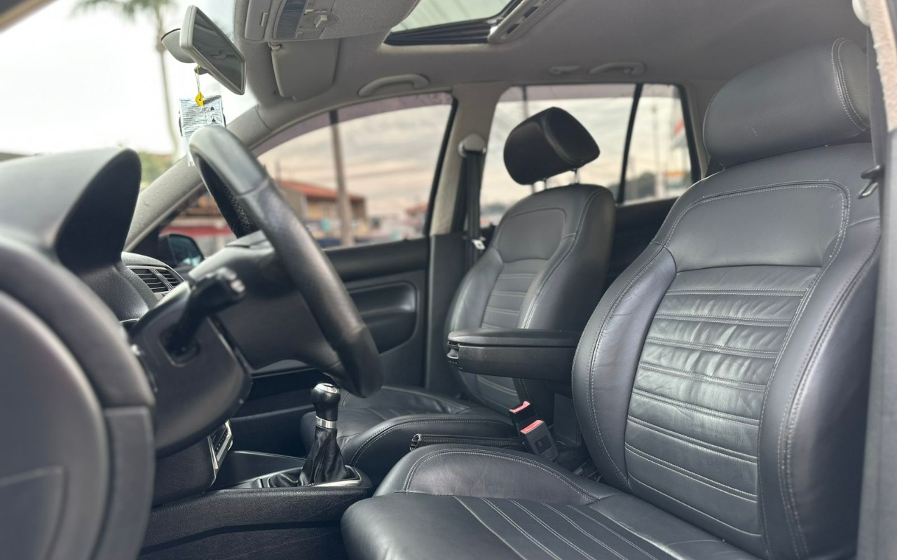 imagem-https://www.socarrao.com.br/sc-vehicle-images-prod/2396526/1782911442548-V2hhdHNBcHAgSW1hZ2UgMjAyNi0wNi0xOSBhdCAxNS4wOS4wMy5qcGVn.jpeg