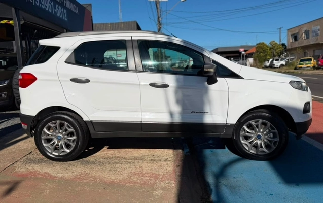 imagem-https://www.socarrao.com.br/sc-vehicle-images-prod/2396973/1789759033005-dMqIj0mcL0qK6AoaPyyInV7gm5rbvrli.jpg