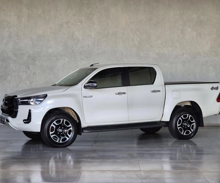 Toyota Hilux 2022 Branco — foto 1 de 3