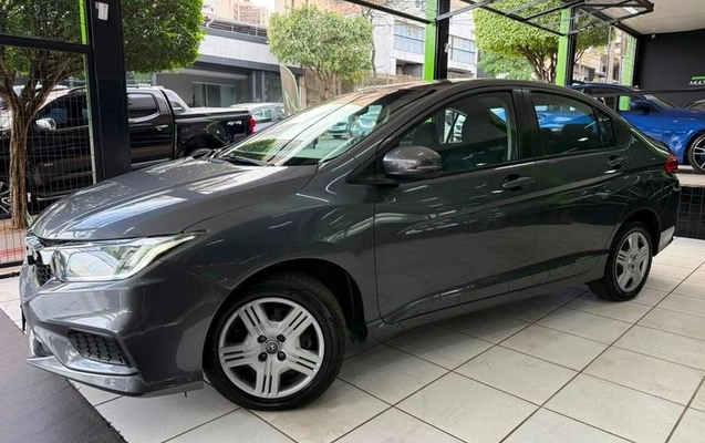 imagem-https://www.socarrao.com.br/sc-vehicle-images-prod/2399072/1789072945773-8224879_1_B_9055c437de.jpeg