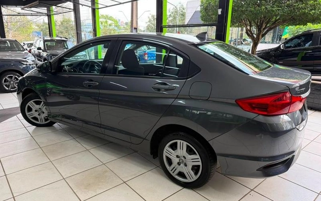 imagem-https://www.socarrao.com.br/sc-vehicle-images-prod/2399072/1789072945775-8224879_4_B_6951e554b0.jpeg
