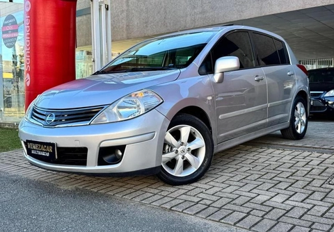 Nissan TIIDA 2011 Prata — foto 1 de 3
