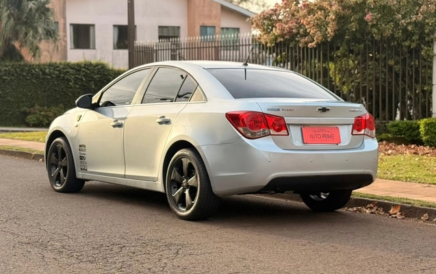 imagem-https://www.socarrao.com.br/sc-vehicle-images-prod/2401071/1782928305170-8_045531.jpg