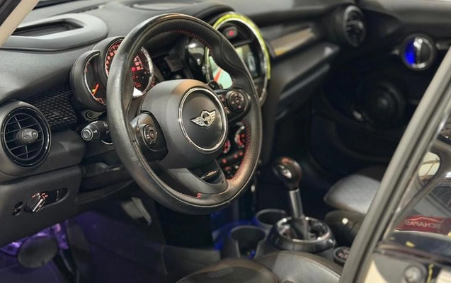 imagem-https://www.socarrao.com.br/sc-vehicle-images-prod/2401287/1789585937366-8226373_17_B_1e941d16dc.jpeg