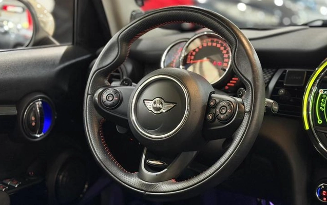 imagem-https://www.socarrao.com.br/sc-vehicle-images-prod/2401287/1789585937368-8226373_25_B_faa2d9bb92.jpeg