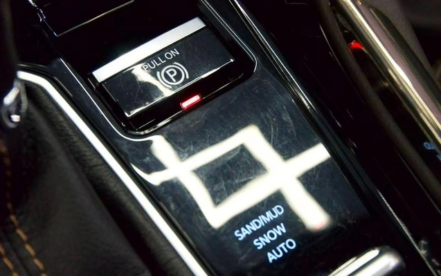 imagem-https://www.socarrao.com.br/sc-vehicle-images-prod/2401407/1789419327407-7843002_11_B_f776e700a4.jpeg